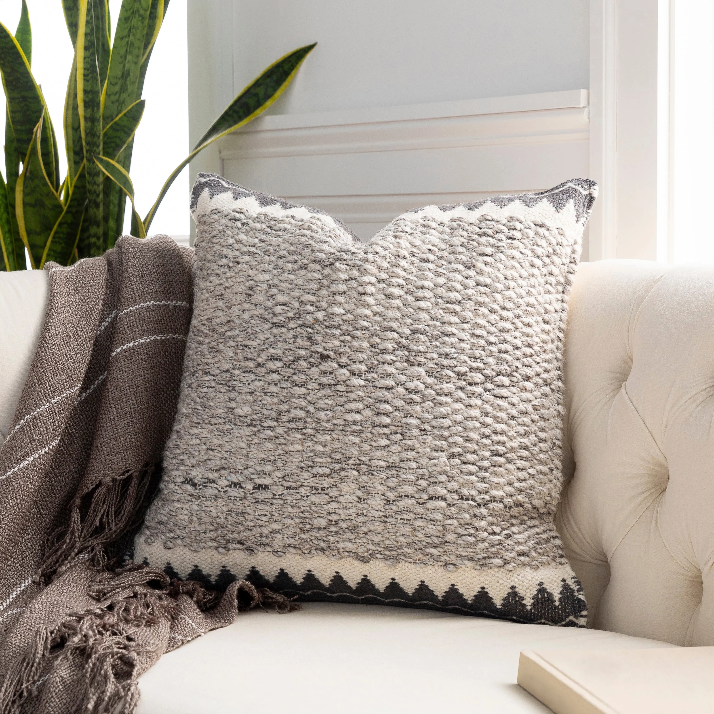 Faroe Knotted Pillow