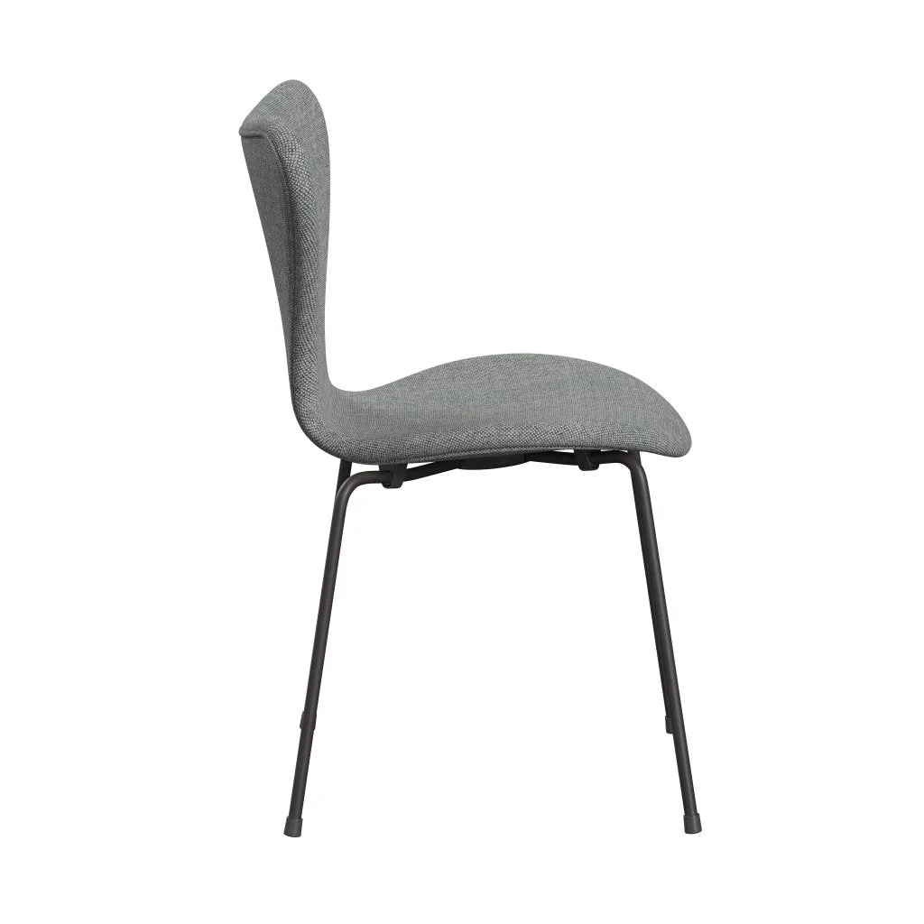 Fritz Hansen Series 7™ Chair Full Upholstery, Warm Graphite/Hallingdal White Grey