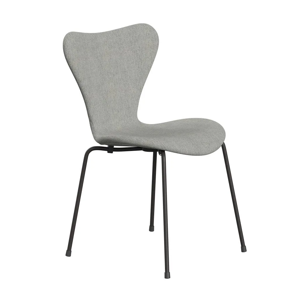 Fritz Hansen Series 7™ Chair Full Upholstery, Warm Graphite/Hallingdal White/Grey