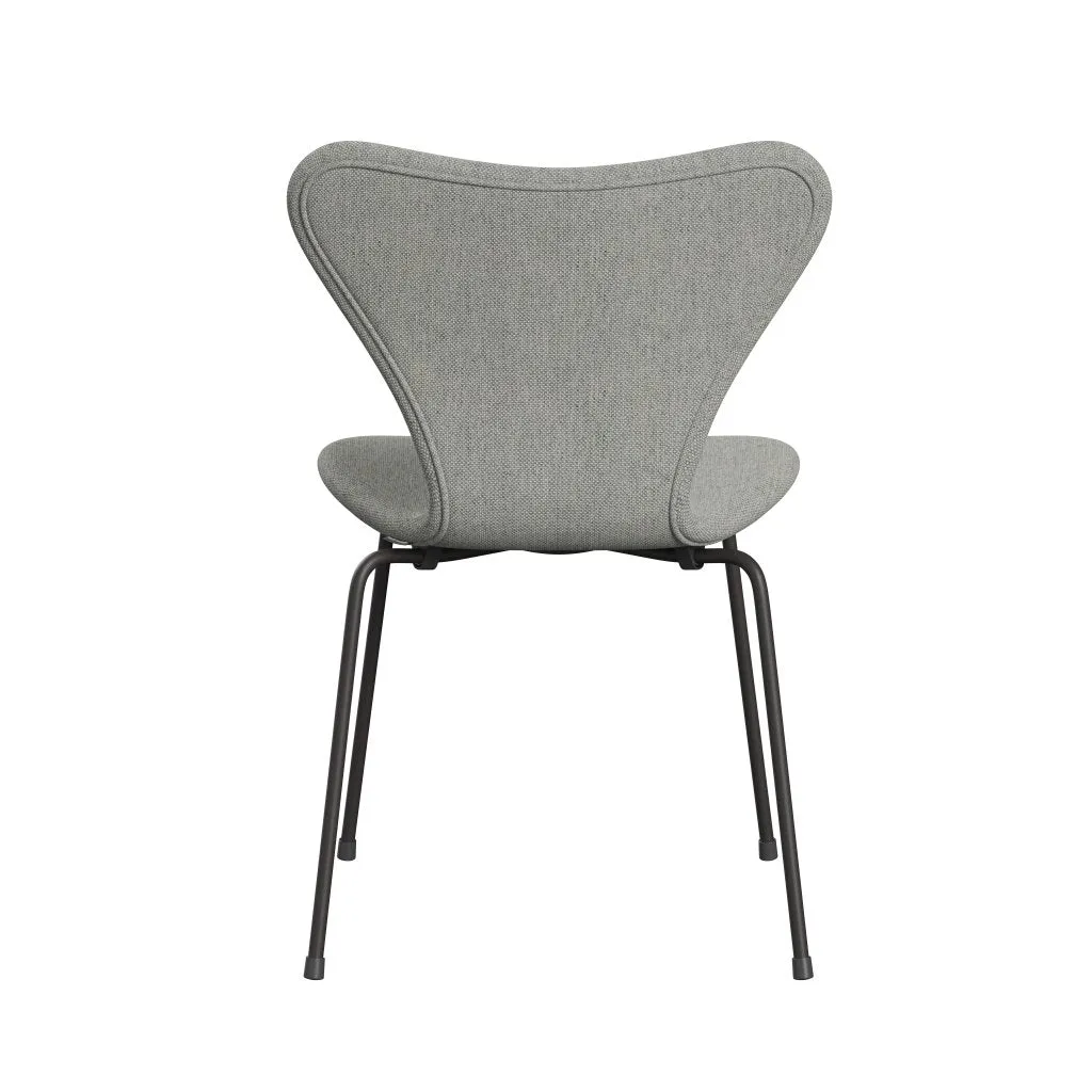 Fritz Hansen Series 7™ Chair Full Upholstery, Warm Graphite/Hallingdal White/Grey