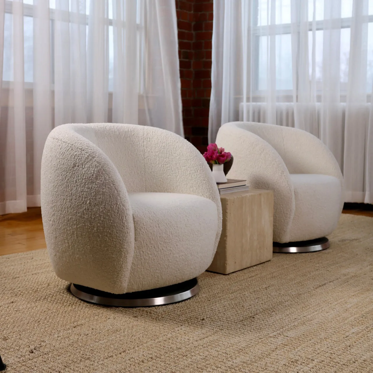 Gem Swivel Glider