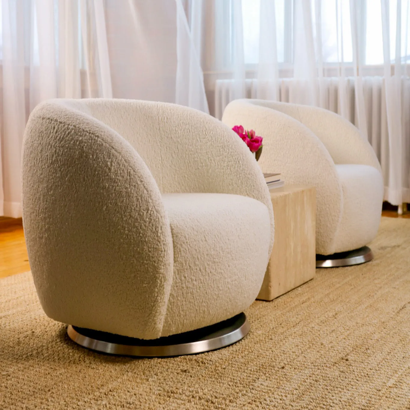 Gem Swivel Glider