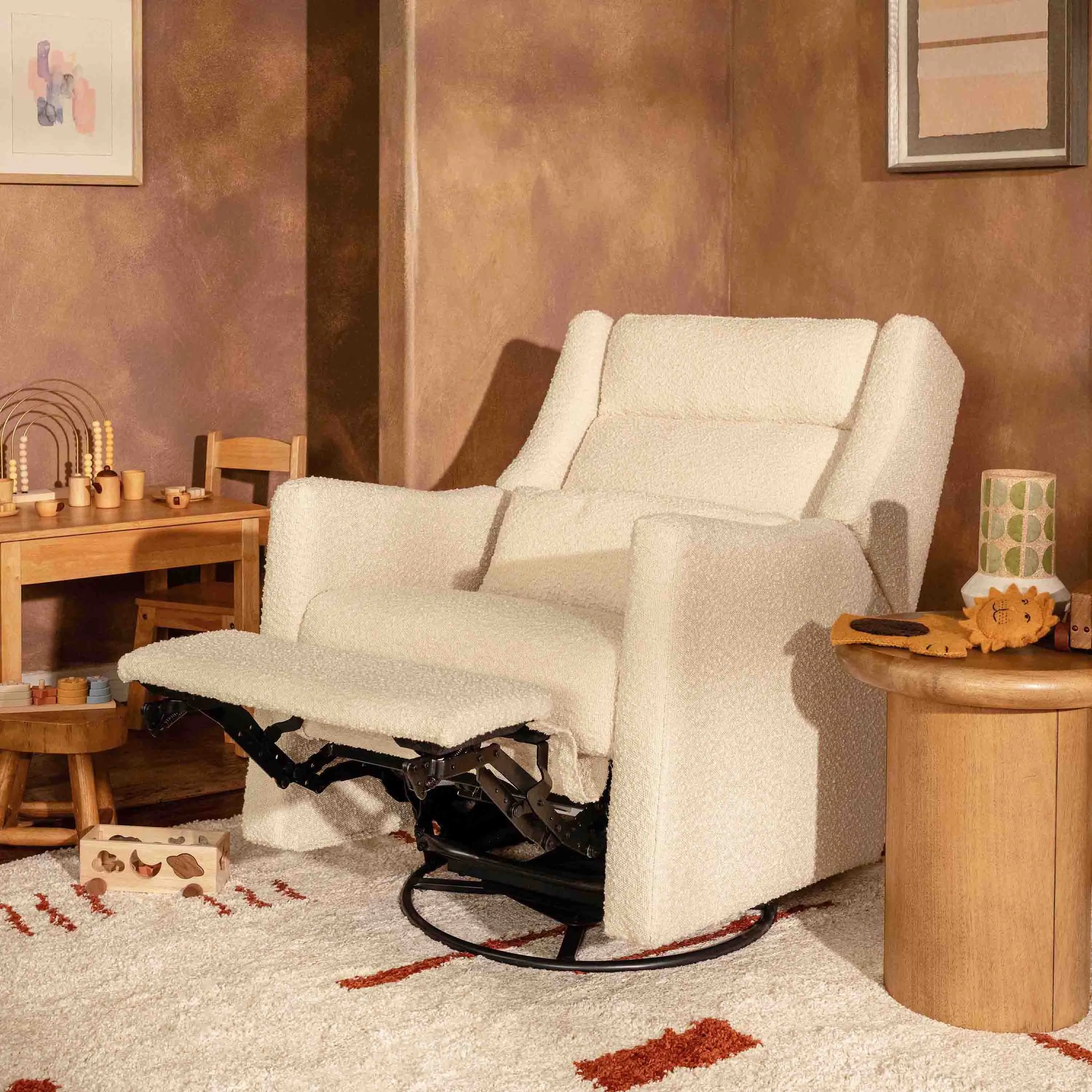 Kiwi Plus Glider Recliner with Electronic Control and USB