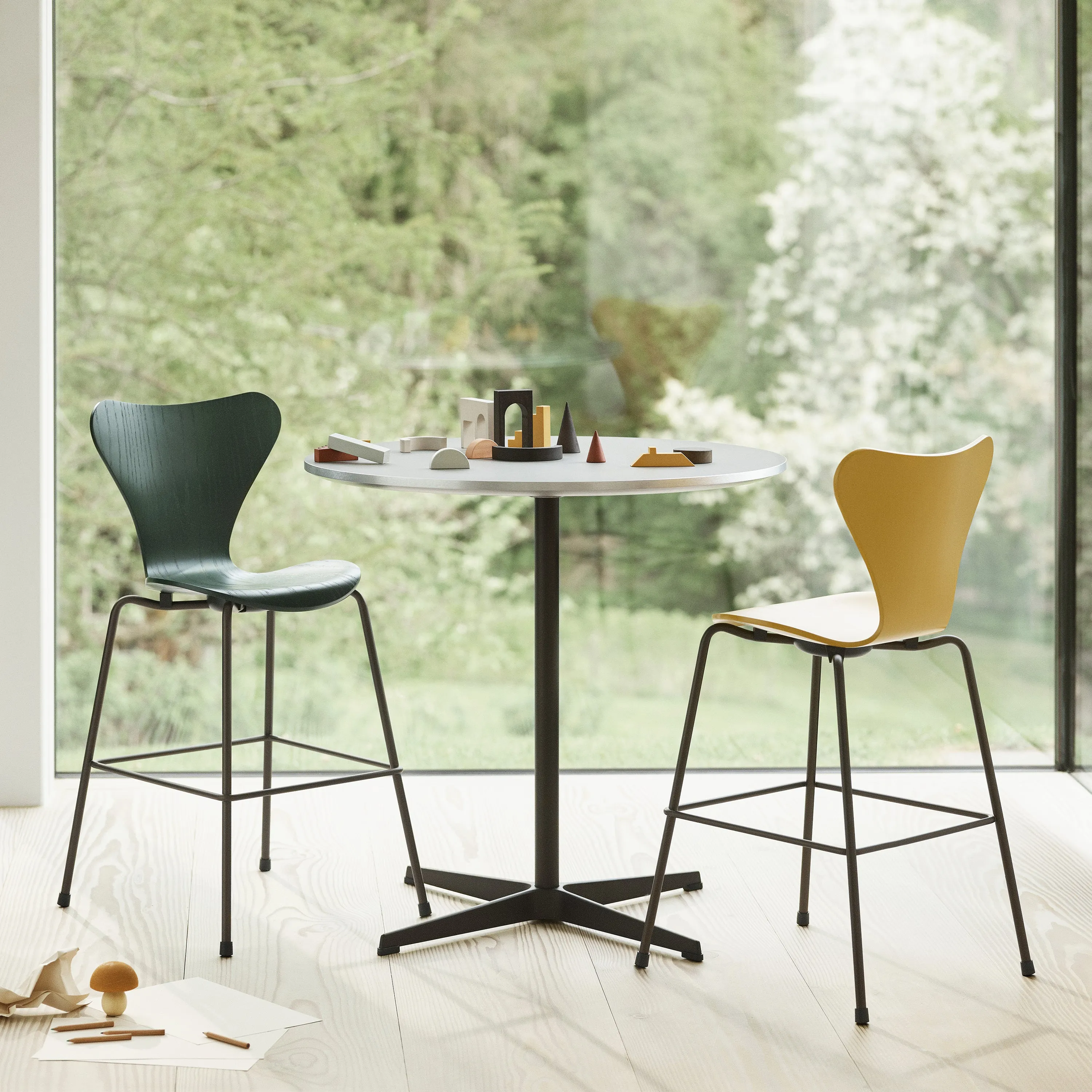 Series 7 Children's Stool / Tall Chair